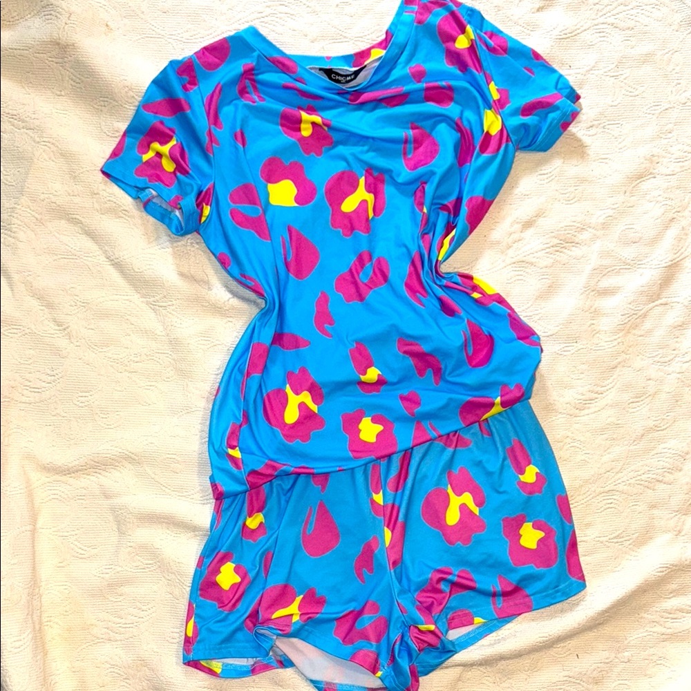 Chic Me Blue and Pink Leopard Print Pajama set size 12 
OXL